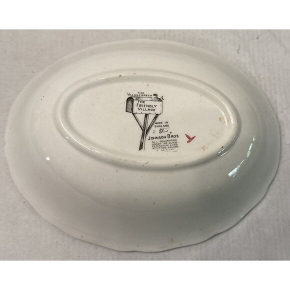 VTG Johnson Brothers FRIENDLY VILLAGE 8 7/8" Oval Vegetable Bowl "Village Green" - Picture 3 of 4